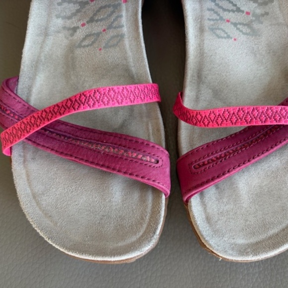 MERRELL Select Grip Women's sz 8 'Fuchsia' outdoor velcro strap sandals - Picture 4 of 15